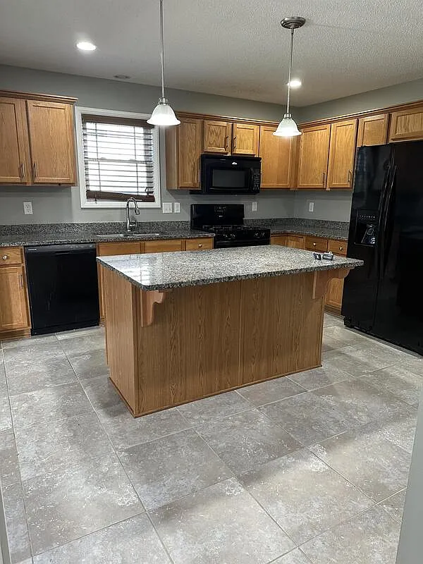 3 bed, 2.5 bath, 2164 sqft, $3,000 — Photo 2