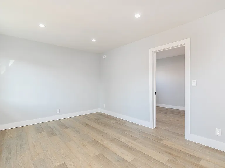 2822 S Redondo Blvd #H — Photo 5