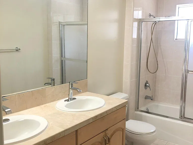 hallway bath - double sinks