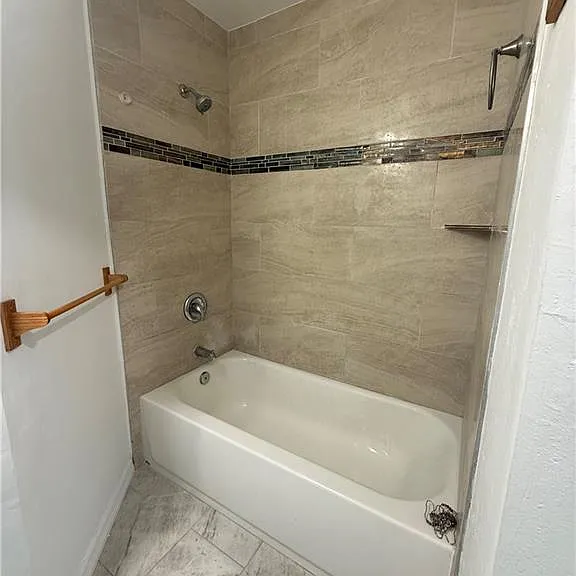 12154 Americus Ln — Photo 9