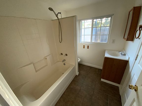 5th image of 1754-56 Greenfield Ct #1756