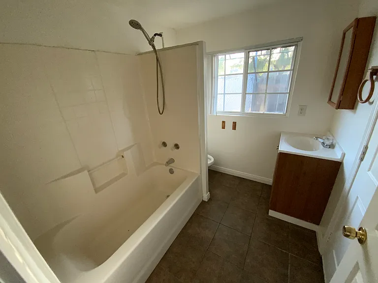 1754-56 Greenfield Ct #1756 — Photo 5