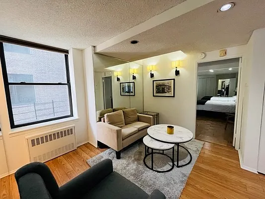 Rented by Manhattan Management Group | media 21