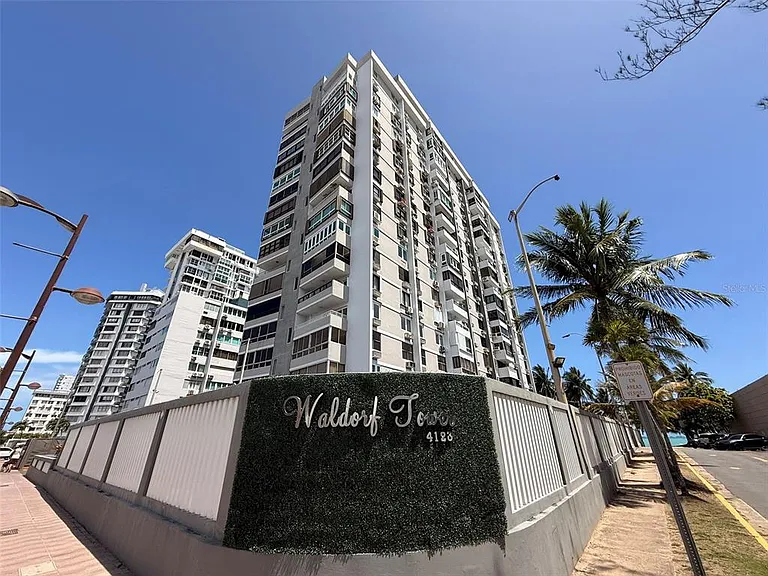 Waldorf Tower Ave. Isla Verde #804 — Photo 2