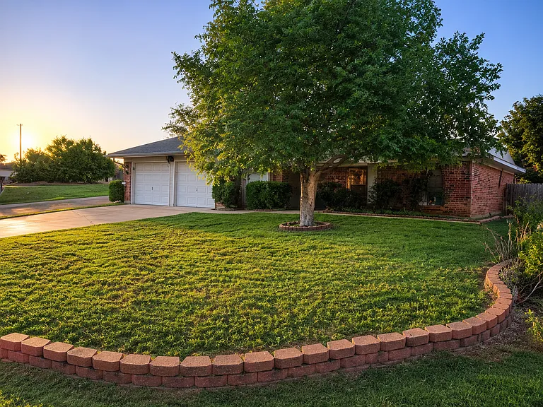 Welcoming home with a well-kept lawn. A quiet, private place to stay during your travels.