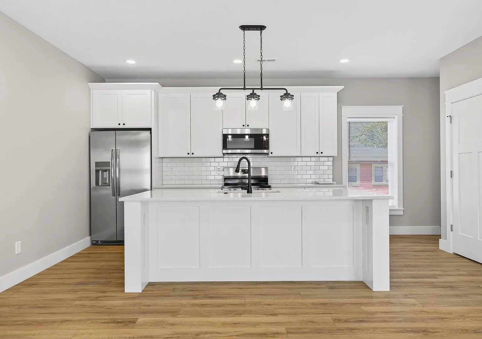 1120 N College Ave — Photo 4