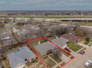 913 Green Acres Ln, Midlothian, TX 76065
