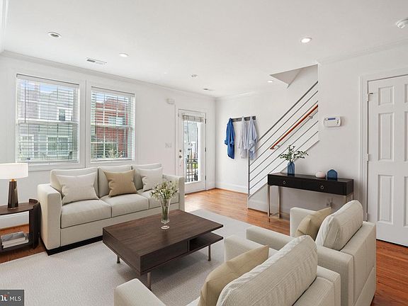 5th image of 624 19th St NE