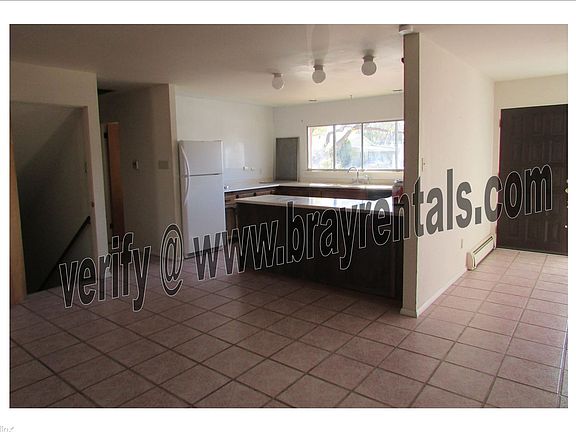 810 Kennedy Ave. kitchen