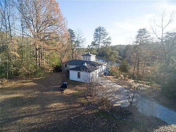 3rd image of 1 Lakeview Dr