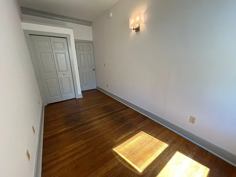 511 E Chestnut St — Photo 18