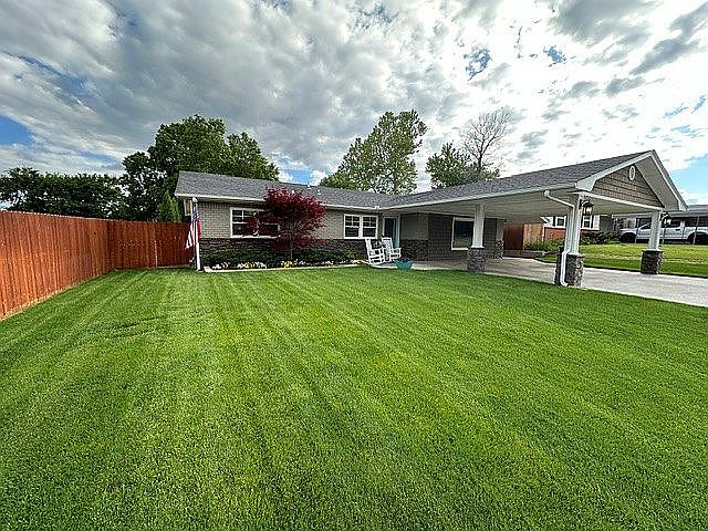 1st image of 2711 Maple Ave