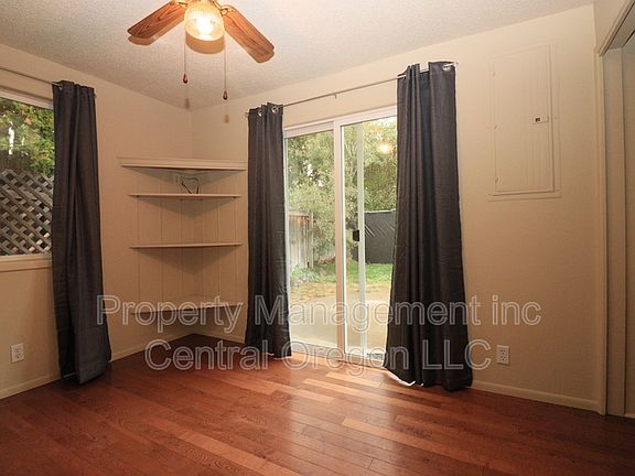 5th image of 425 SE McKinley Ave Unit 1