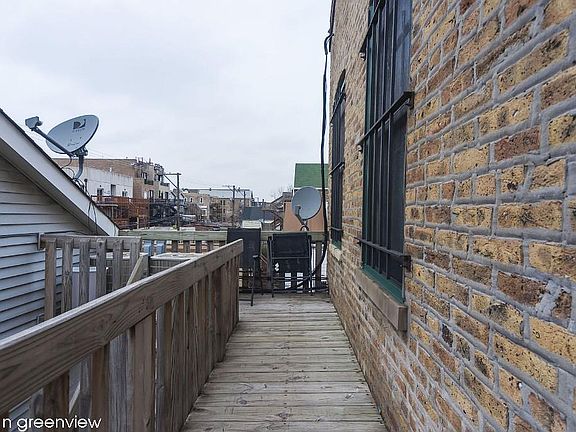 3rd image of 1230 N Greenview Ave #412
