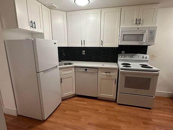 2nd image of 2530 Pearsall Ave