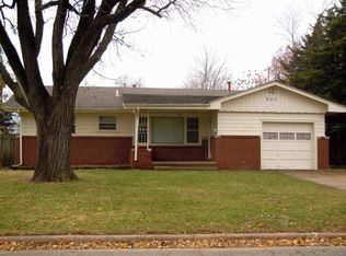 957 N Brownthrush Ln, Wichita, KS 67212