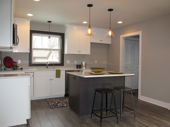 2nd image of 415 N 10th St