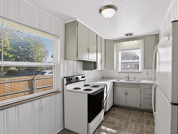 5th image of 506 Lawrence Ave