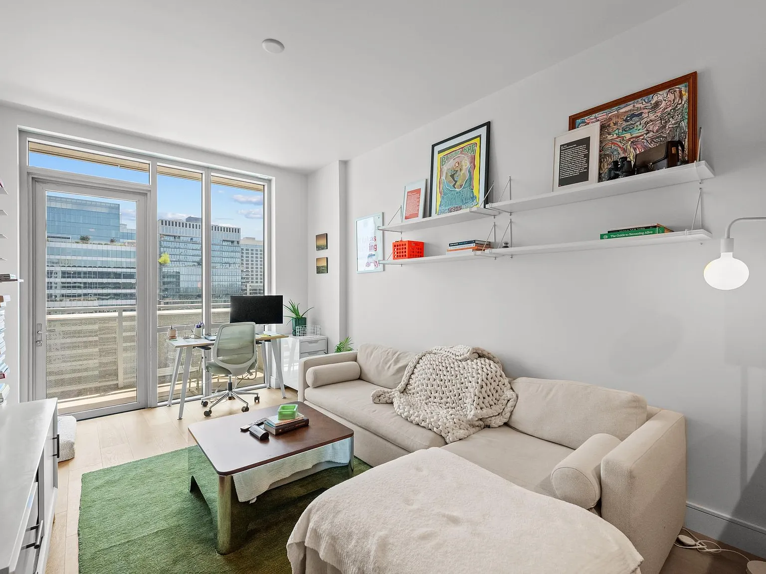 1 bed, 1.0 bath, 685 sqft, $2,995 — Photo 2