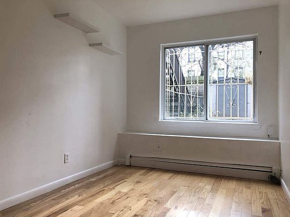 3rd image of 704 Dekalb Ave #1