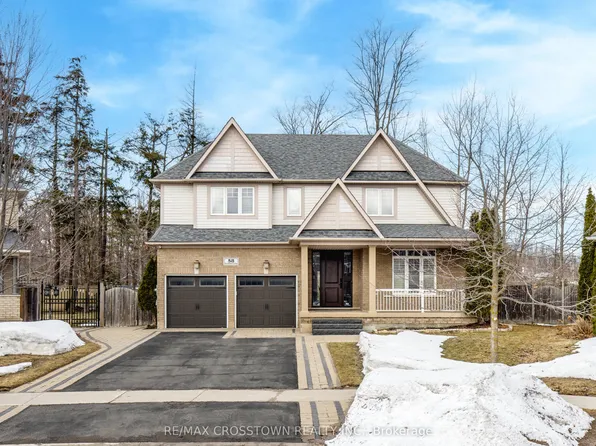 58 Versailles Cres, Barrie, ON L4M 0B8