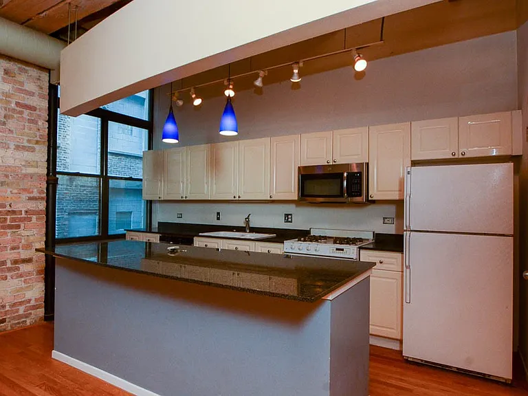 375 W Erie St #123 — Photo 3