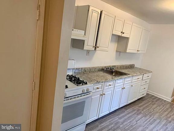 5th image of 1126 Nottingham Way