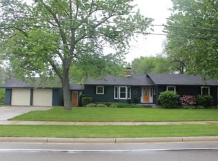 319 Country Club Rd, Holland, MI 49423