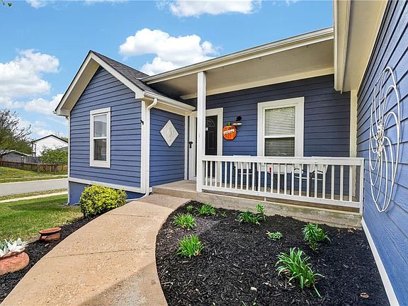 3rd image of 409 S Pumpkin Ridge Cir