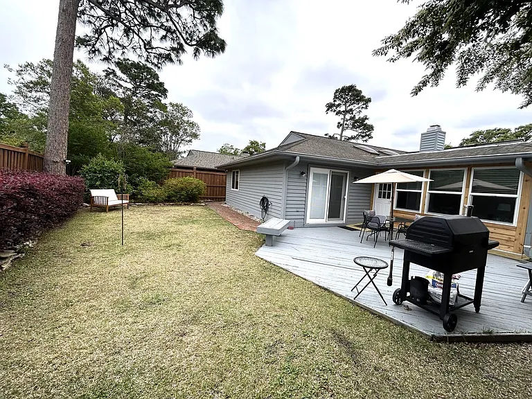 1213 Bayside Cir W — Photo 24
