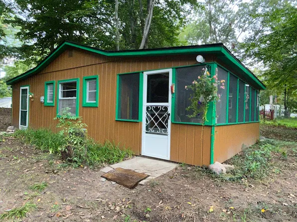 6070 Hicks Dr, Lake, MI 48632