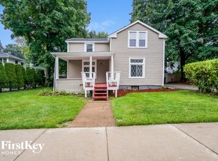 513 1st St, Waukegan, IL 60085