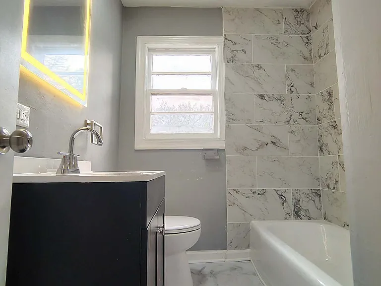 1306 Grace St — Photo 9