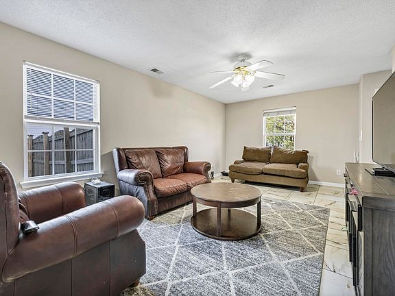 5th image of 323 E Waverly Place Ct
