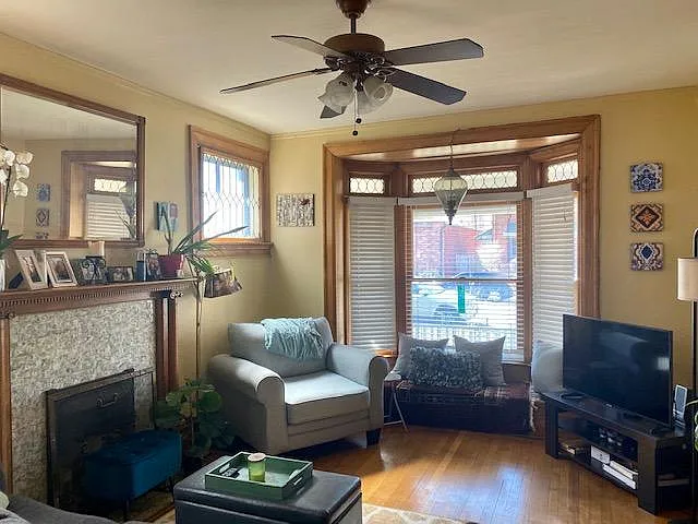 1520 Steele St — Photo 2