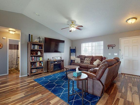 3rd image of 8712 Kingsbury Dr