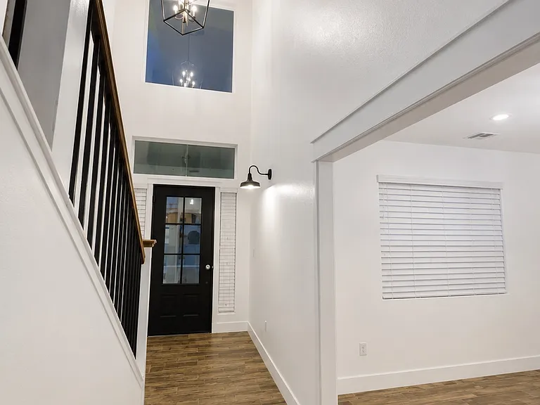 1856 N Cota Ln — Photo 2