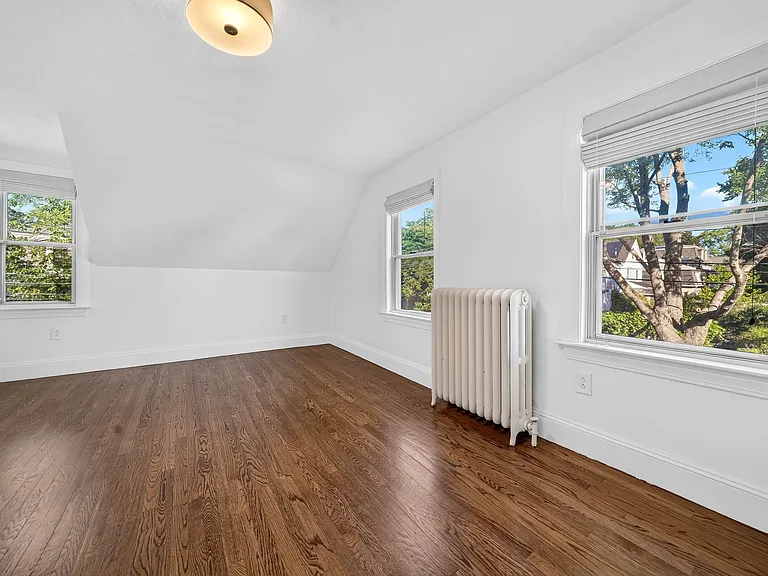 53 Henderson St — Photo 28
