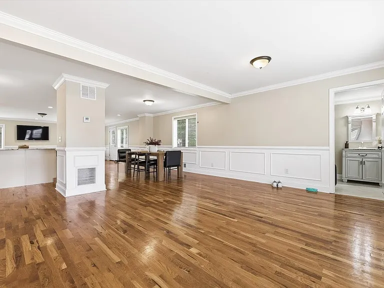113 E Cedar St — Photo 5