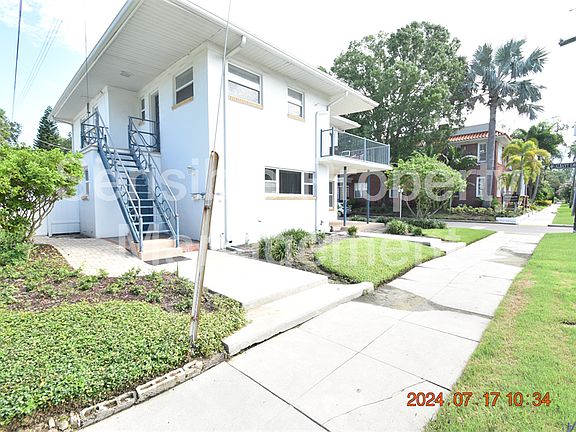 3rd image of 2101 W Hills Ave Floor 1