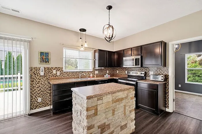 16259 Countryside Blvd — Photo 10