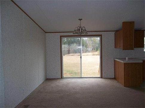 3rd image of 811 Stoneridge Cir