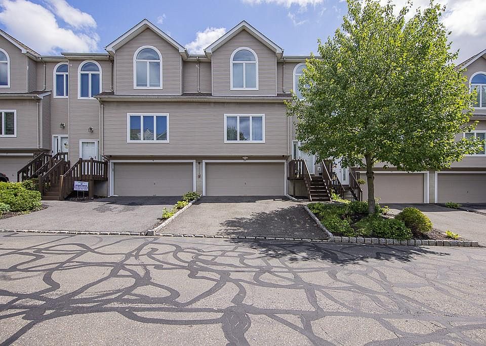 1st image of 21 Leif Boulevard