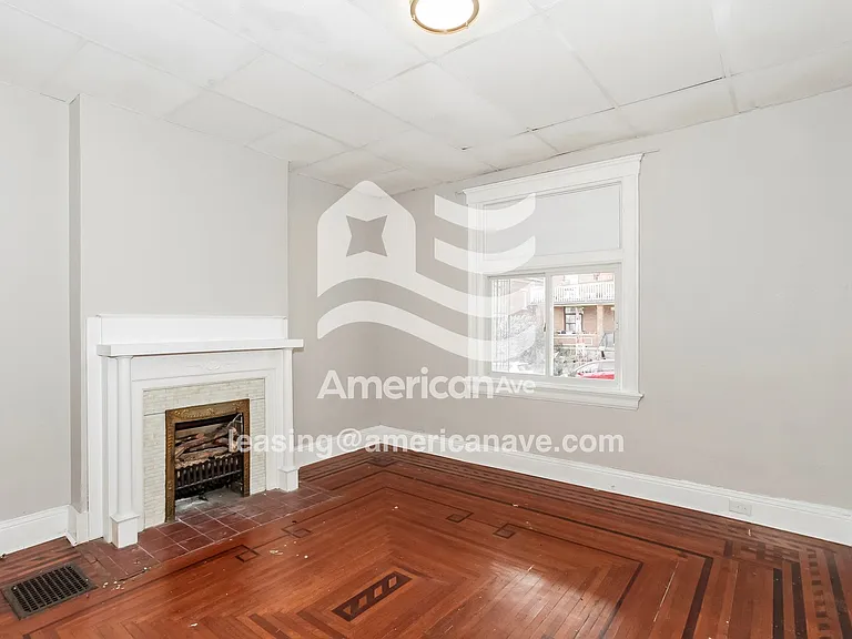 765791_003_living_room_3.jpg