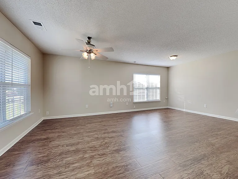105 Walton Pl — Photo 5