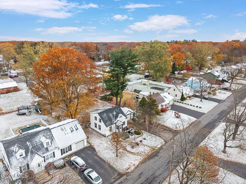 4th image of 11 Saratoga Drive