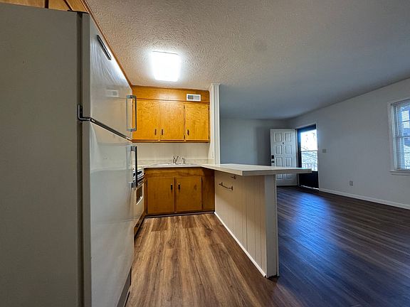 2nd image of 400 Cranbrook Ave SE APT 5