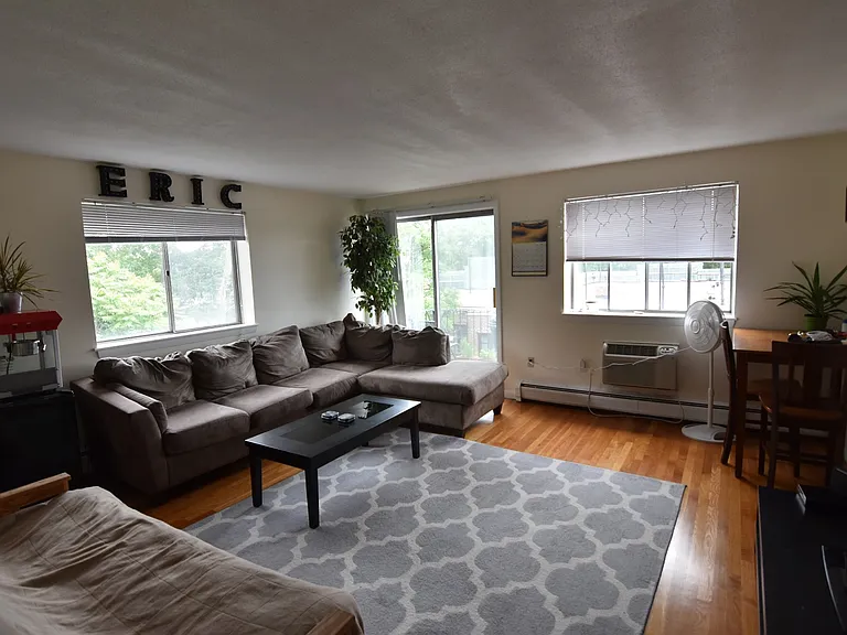 85 Sutherland Rd. — Photo 4