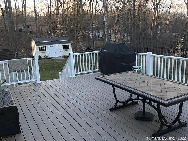 21 Twin Hills Rd — Photo 10