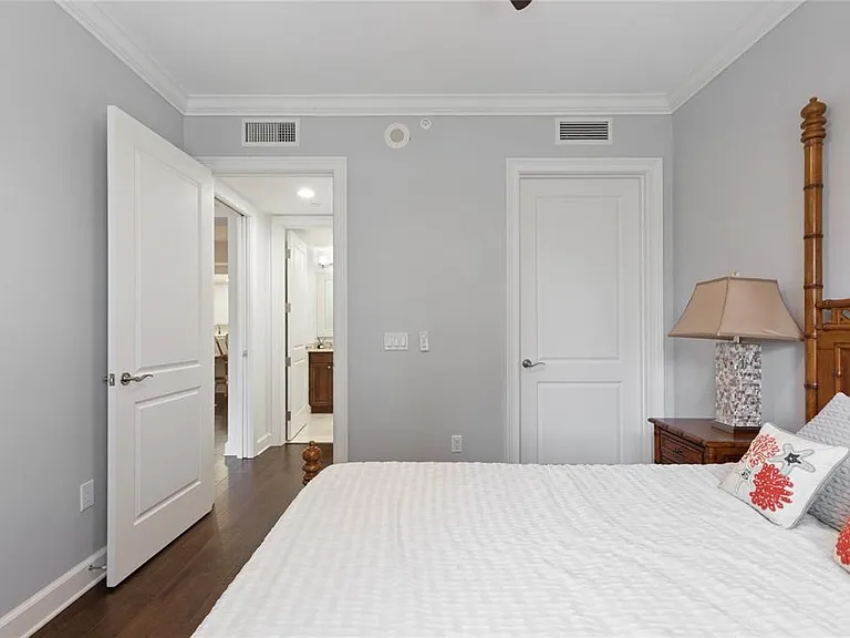 300 Beach Dr NE #302 — Photo 21